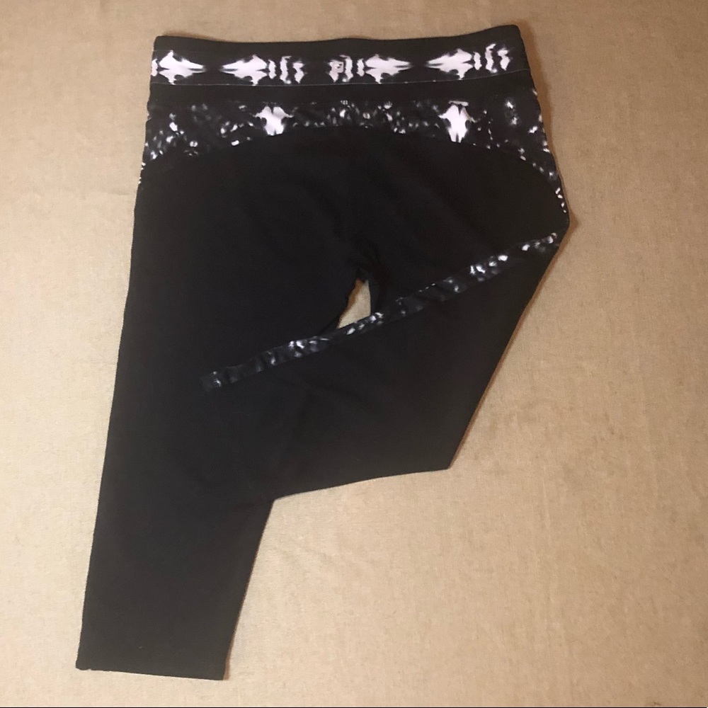 Fabletics: Flexhold Capri legging ✨SZ:L